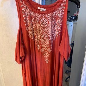 Blouse with open shoulder